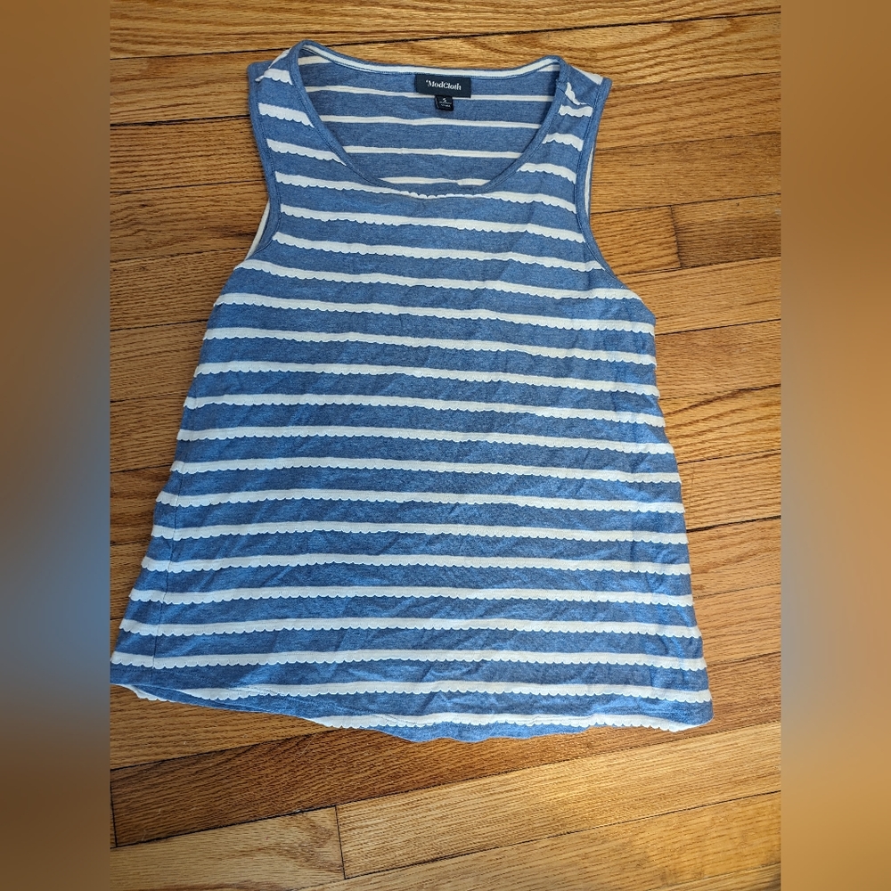 Modcloth scallop detail tank top